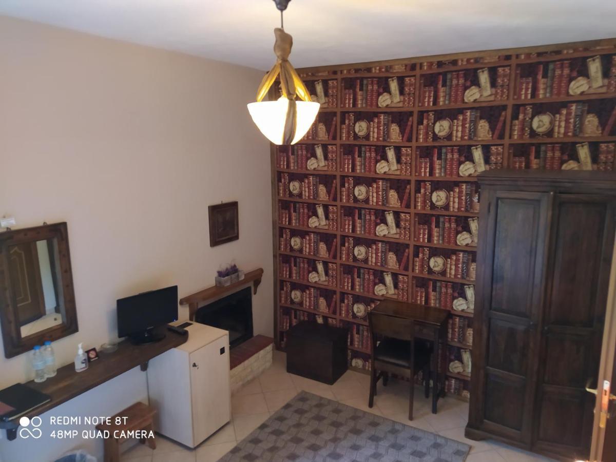 Hotel Xenonas Sta Tzakia Karpenísion Zewnętrze zdjęcie