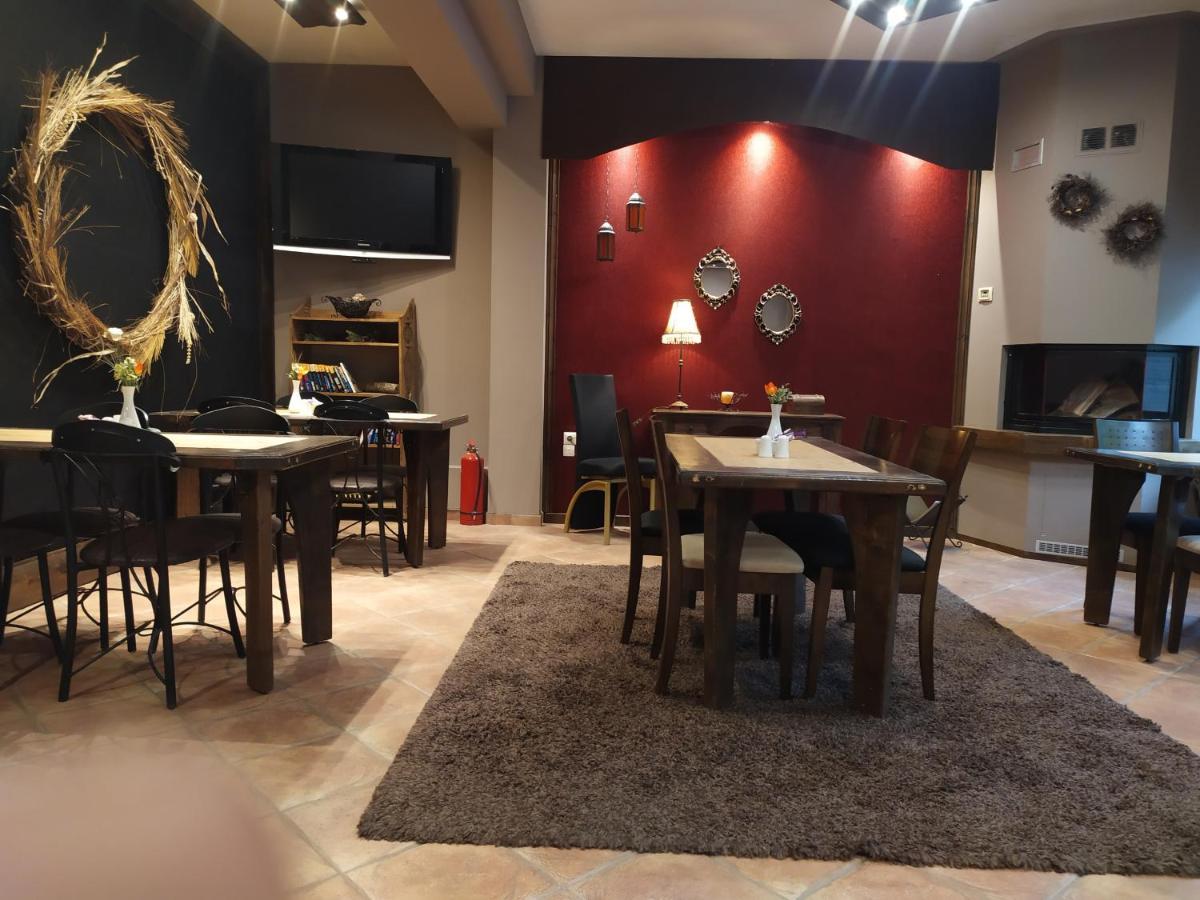 Hotel Xenonas Sta Tzakia Karpenísion Zewnętrze zdjęcie