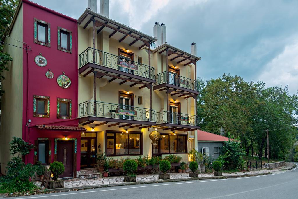 Hotel Xenonas Sta Tzakia Karpenísion Zewnętrze zdjęcie