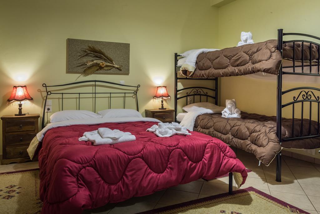 Hotel Xenonas Sta Tzakia Karpenísion Zewnętrze zdjęcie