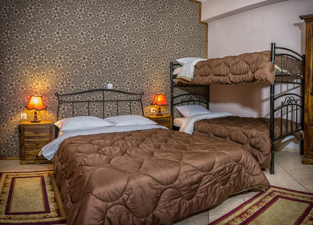 Hotel Xenonas Sta Tzakia Karpenísion Zewnętrze zdjęcie