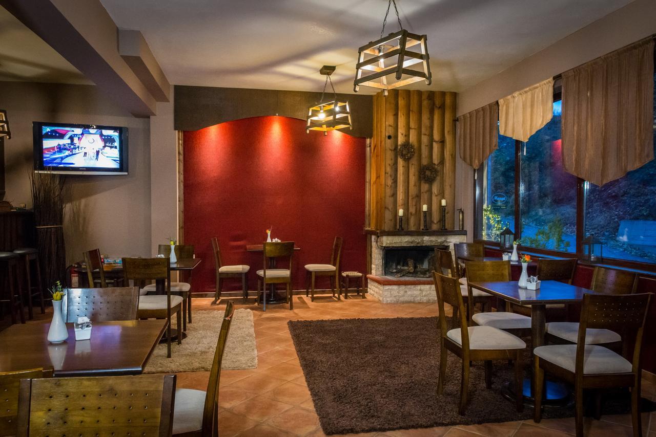 Hotel Xenonas Sta Tzakia Karpenísion Zewnętrze zdjęcie